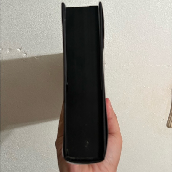 Fourth Wing Limited Holiday Special Edition
Book Red Cover/ New - Picture 5 of 10